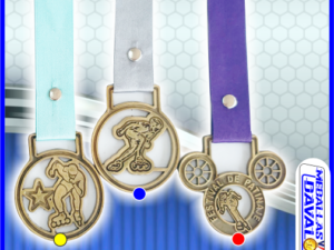 MEDALLA PATINADORES UNICOLOR 8 CMS
